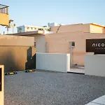 Luxury Homes - Nicole *