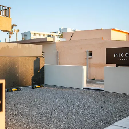 Luxury Homes - Nicole *