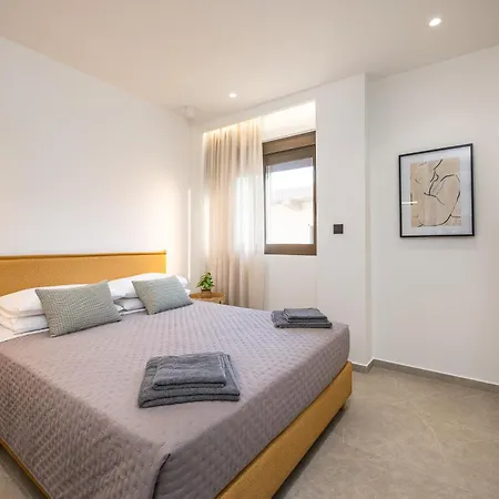 Luxury Homes - Nicole Апартаменты