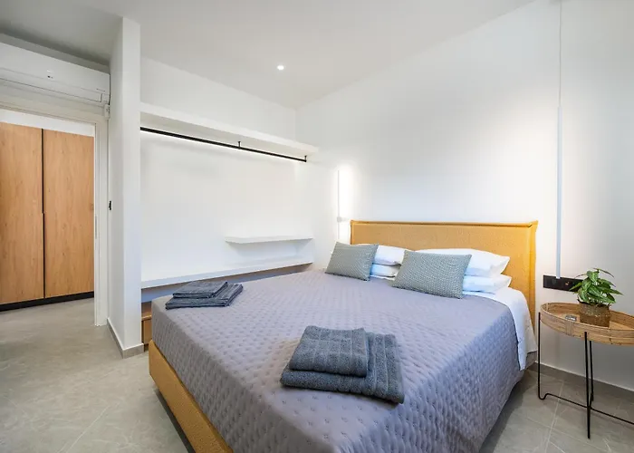 Luxury Homes - Nicole Lambi (Kos)