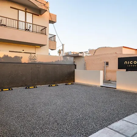 Luxury Homes - Nicole アパート