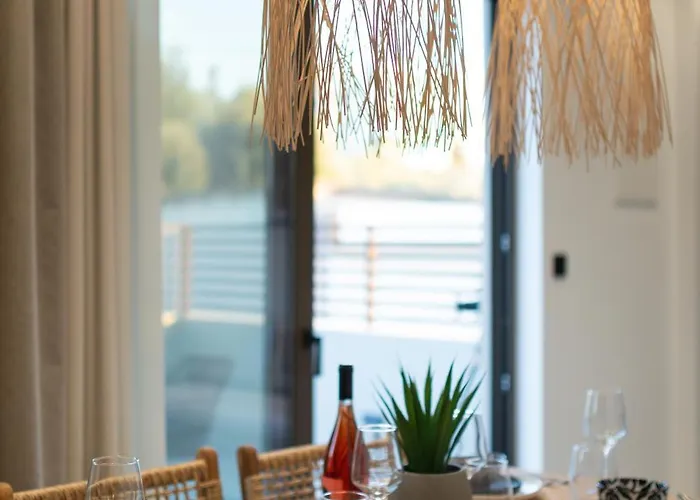 Luxury Homes - Nicole Lambi (Kos)